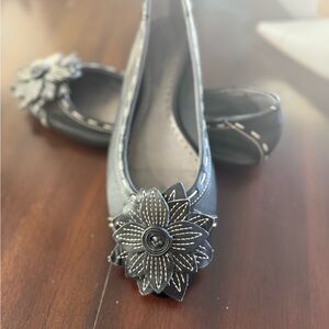 Adrienne Vittadini Black Floral Flats